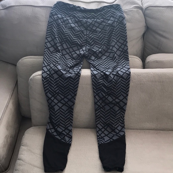 Athletic Lace Leggings - Picture 2 of 4